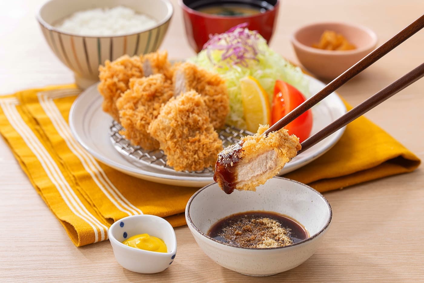 大戸屋ごはん処三元豚ロースの味噌とんかつアジアル